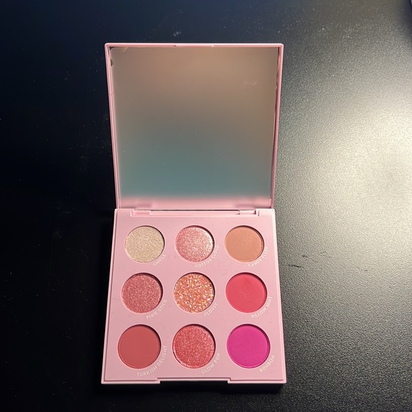 Cloud Spun eyeshadow palette - Picture 4 of 5